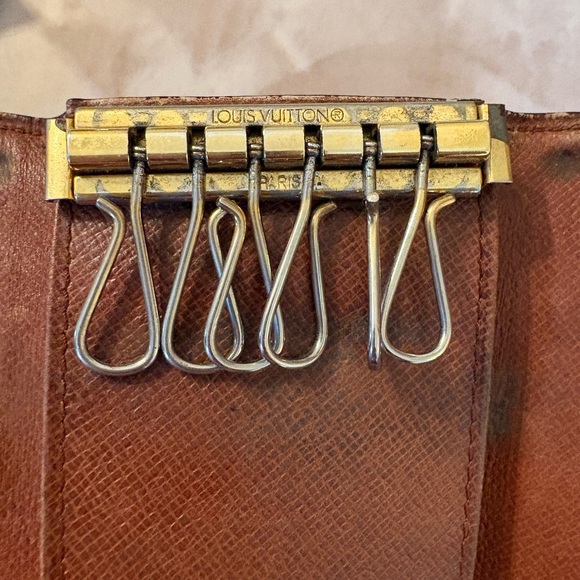 Louis Vuitton Monogram key holder - Picture 8 of 8